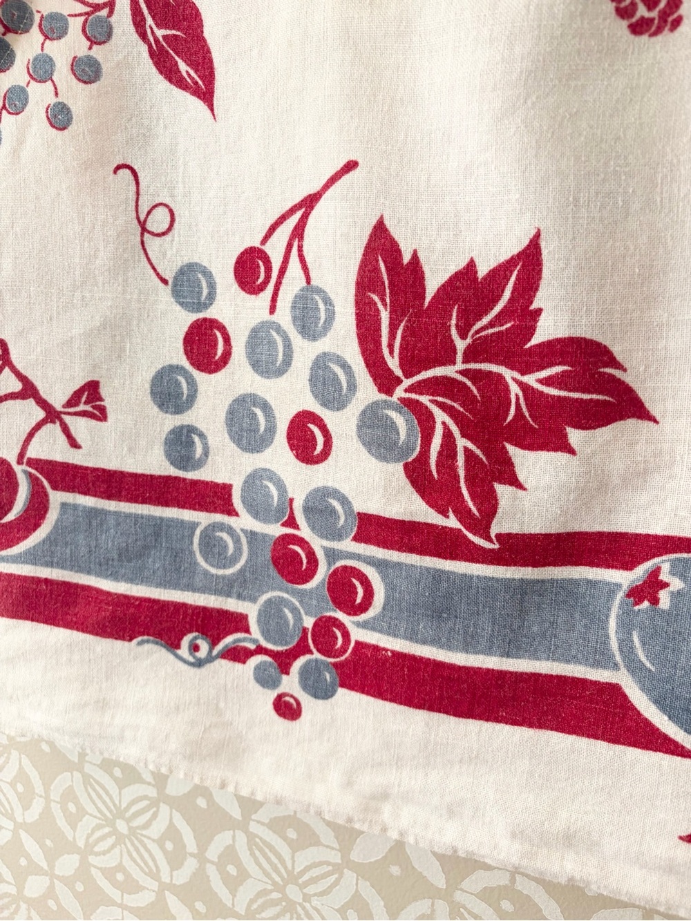 Fruit Tank made from vintage tablecloth - Picture 2 of 3